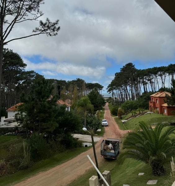 Casa en alquiler sobre Laguna Blanca, La Barra.